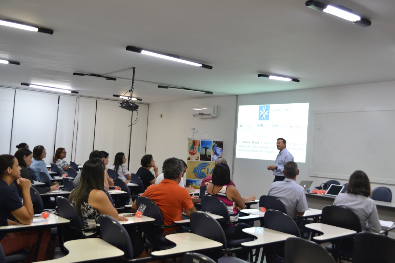 Empresários de Araxá/MG aprendem sobre NFC-e e gestão eletrônica de entregas, em palestra do CEO da Varitus Brasil